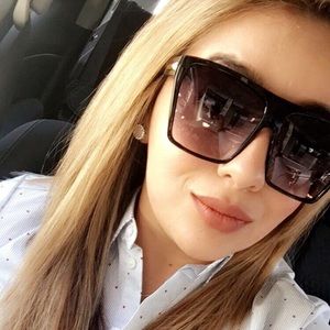 Meet your Posher, Mayra